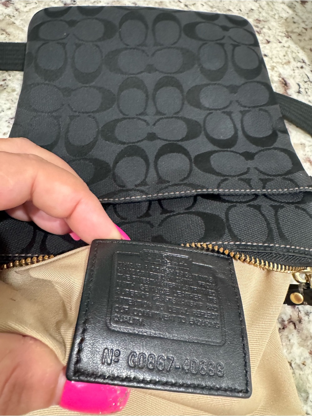 Coach Signature Hampton Swingpack Crossbody Bag
Signature C Vintage Purse - Picture 6 of 11